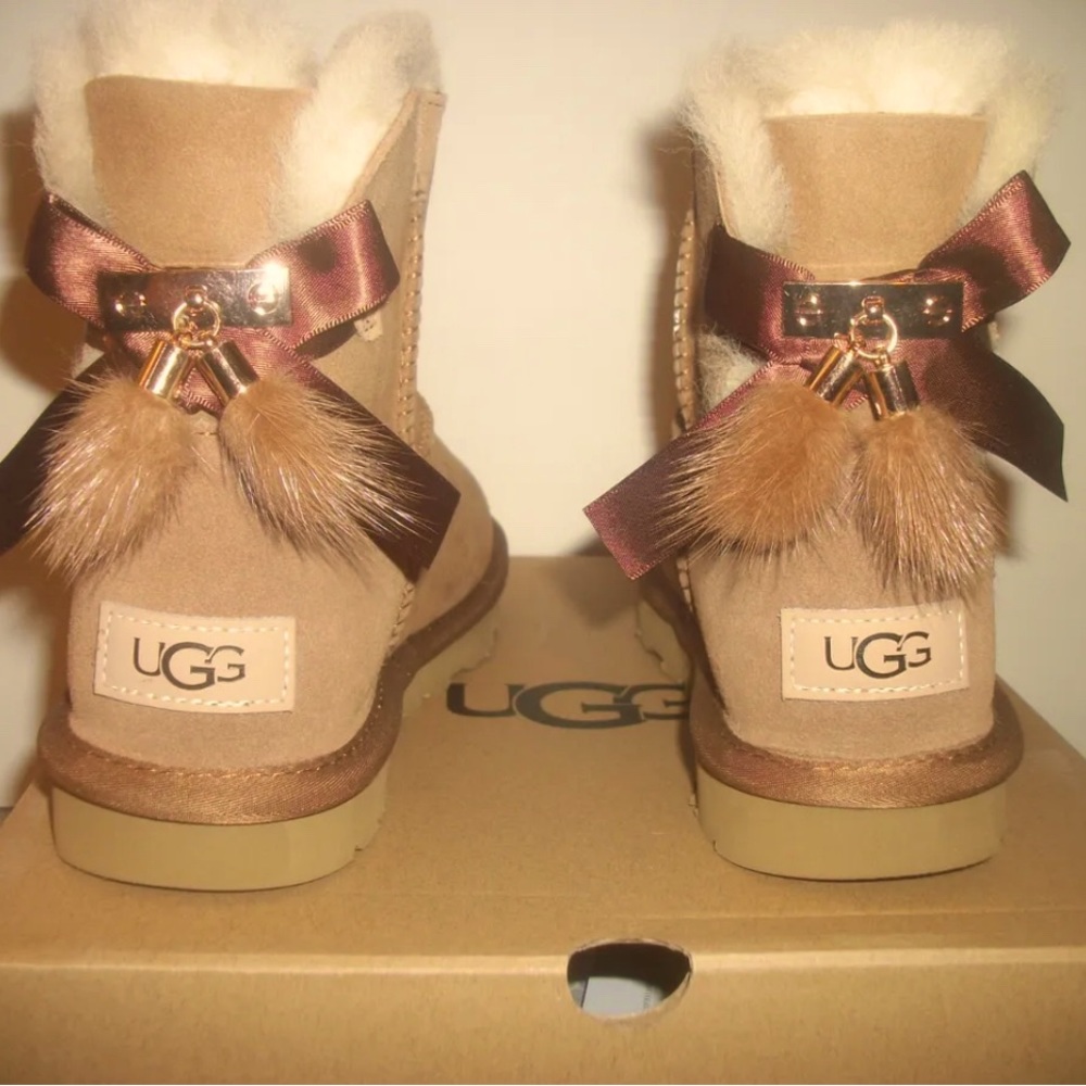 NIB LIMITED EDITION Rabbit Feet (faux) w/Brass Kick Plate on Heels